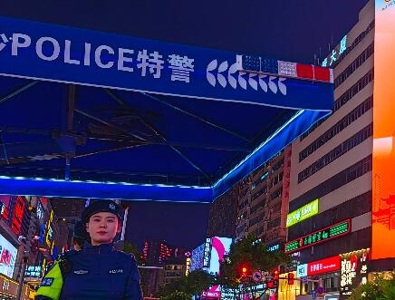 胡立强摄影：长沙五一旅游旺，警察全力护民安！